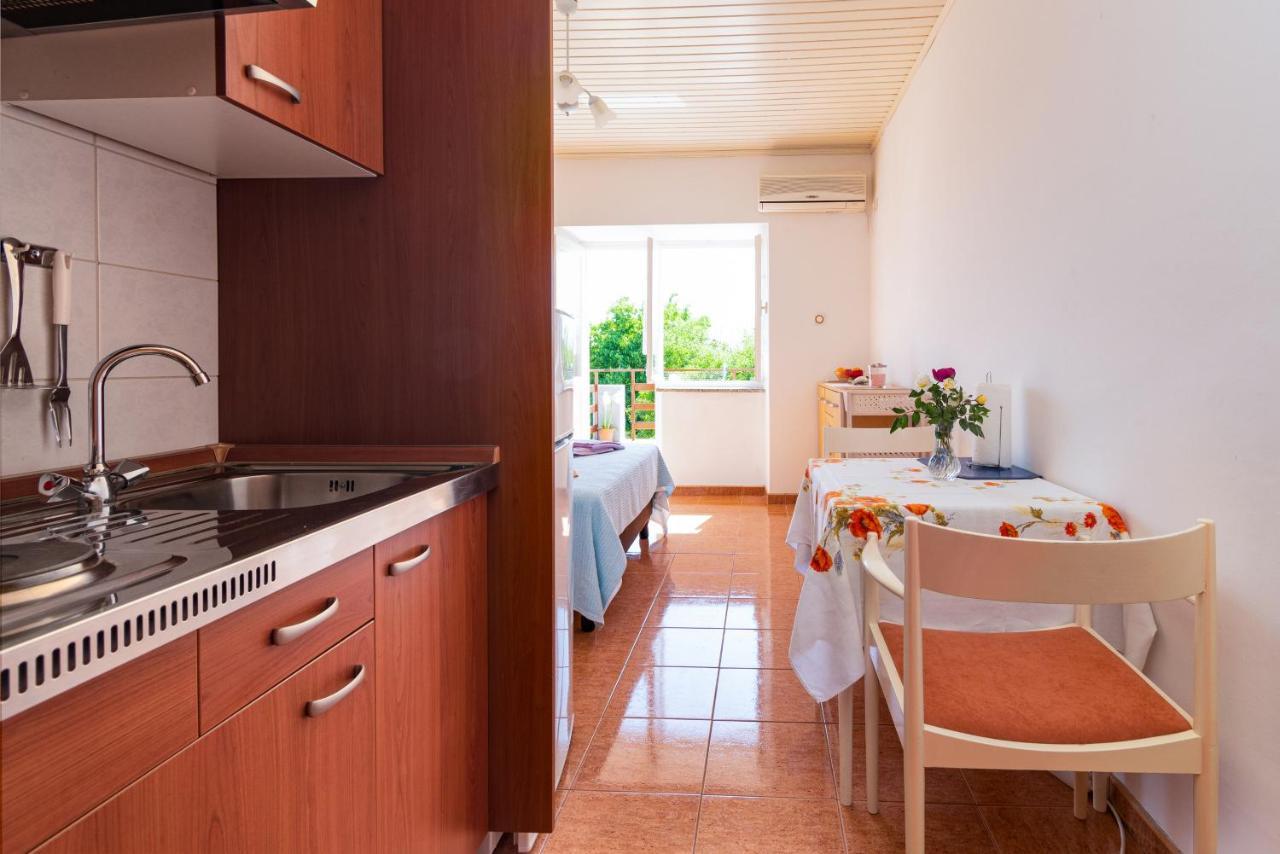 Apartments And Rooms With Parking Space Skrbcici, Krk - 21231 Eksteriør billede