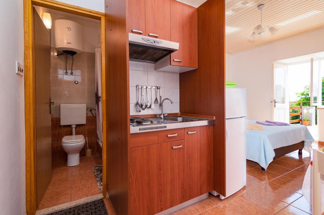 Apartments And Rooms With Parking Space Skrbcici, Krk - 21231 Eksteriør billede