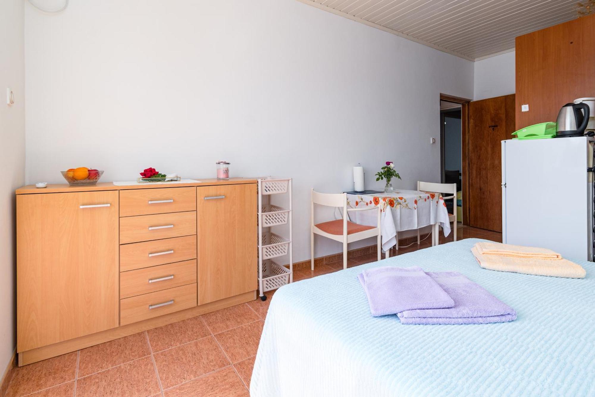 Apartments And Rooms With Parking Space Skrbcici, Krk - 21231 Værelse billede